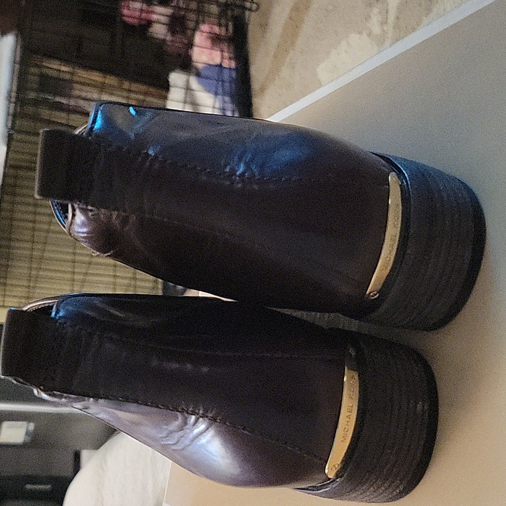 Shose - Picture 2 of 3